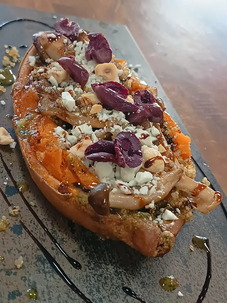 Boniato con setas feta y quinoa