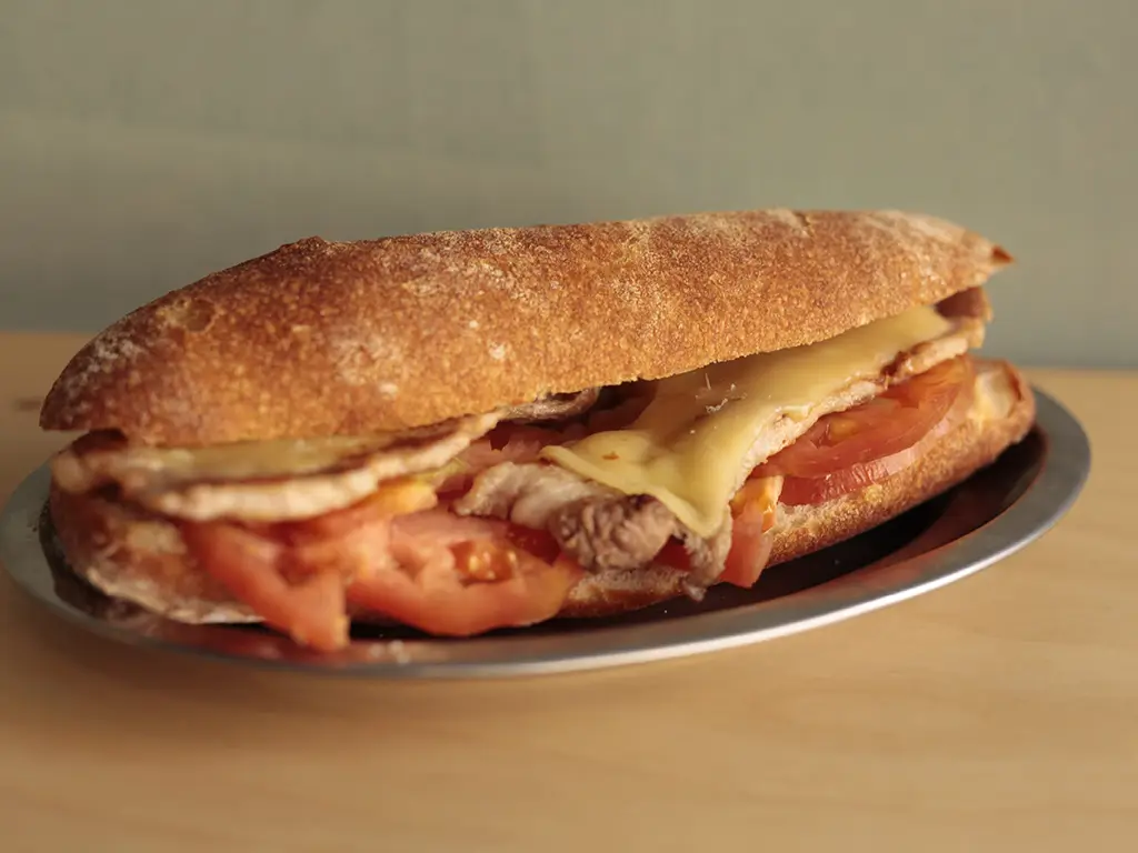 Lomo queso y tomate